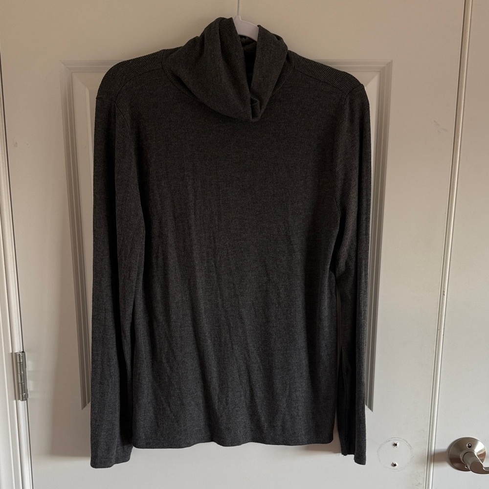 LOFT Gray Ribbed Turtleneck Size Large